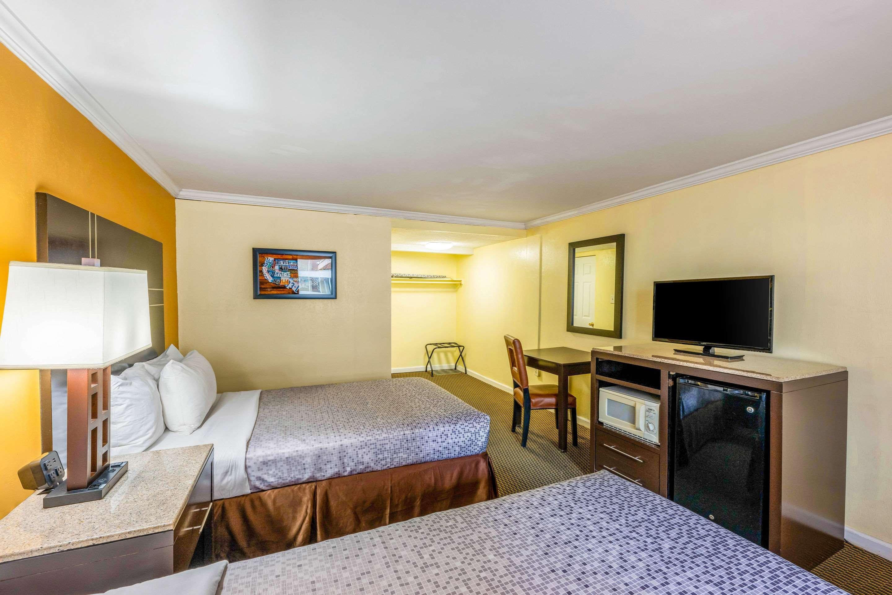 Econo Lodge Beach And Boardwalk Atlantic City Dış mekan fotoğraf